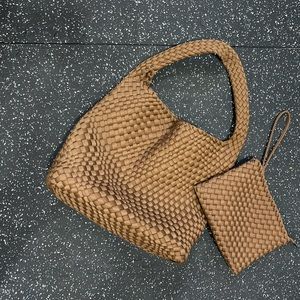 Women hobo bag with small pouch